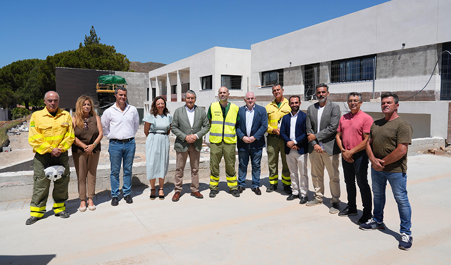 
			      El consejero de la Presidencia, Antonio Sanz, en su visita a las obras del nuevo Cedefo que la Junta construye en Istán y Marbella (Málaga).			    
			  
